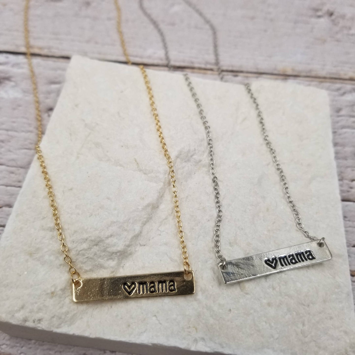 Mama Nameplate Necklace: Gold