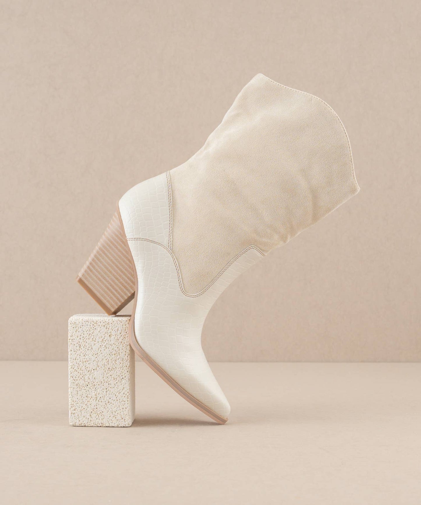 The Londyn Loose Fit Boot: White