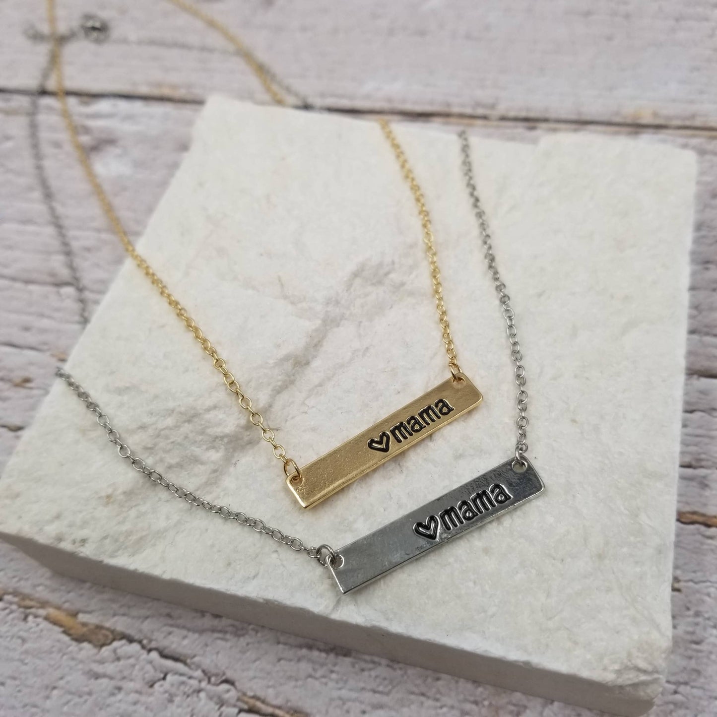 Mama Nameplate Necklace: Gold