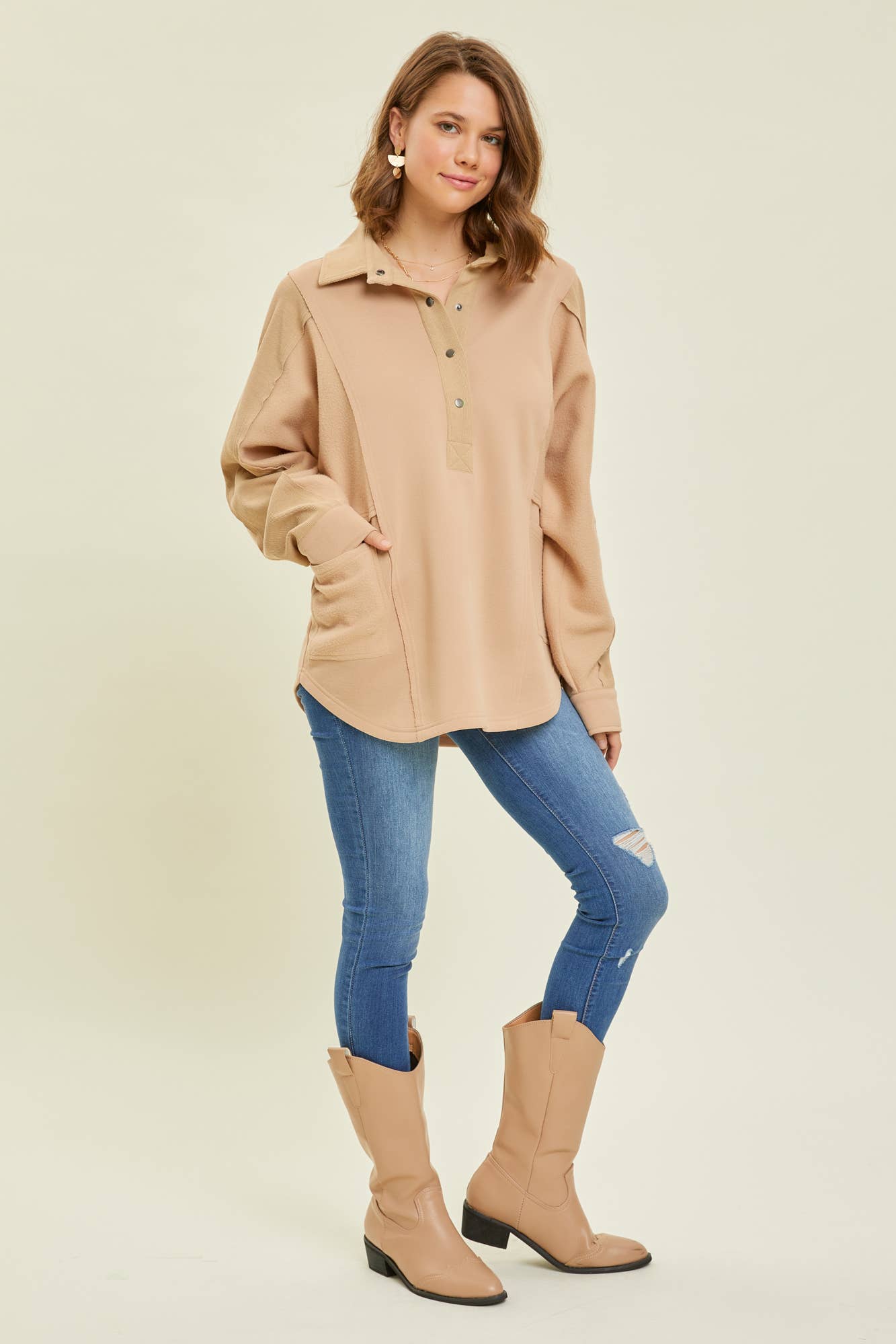 OVERSIZED FLEECE HENLEY PULLOVER: LATTE