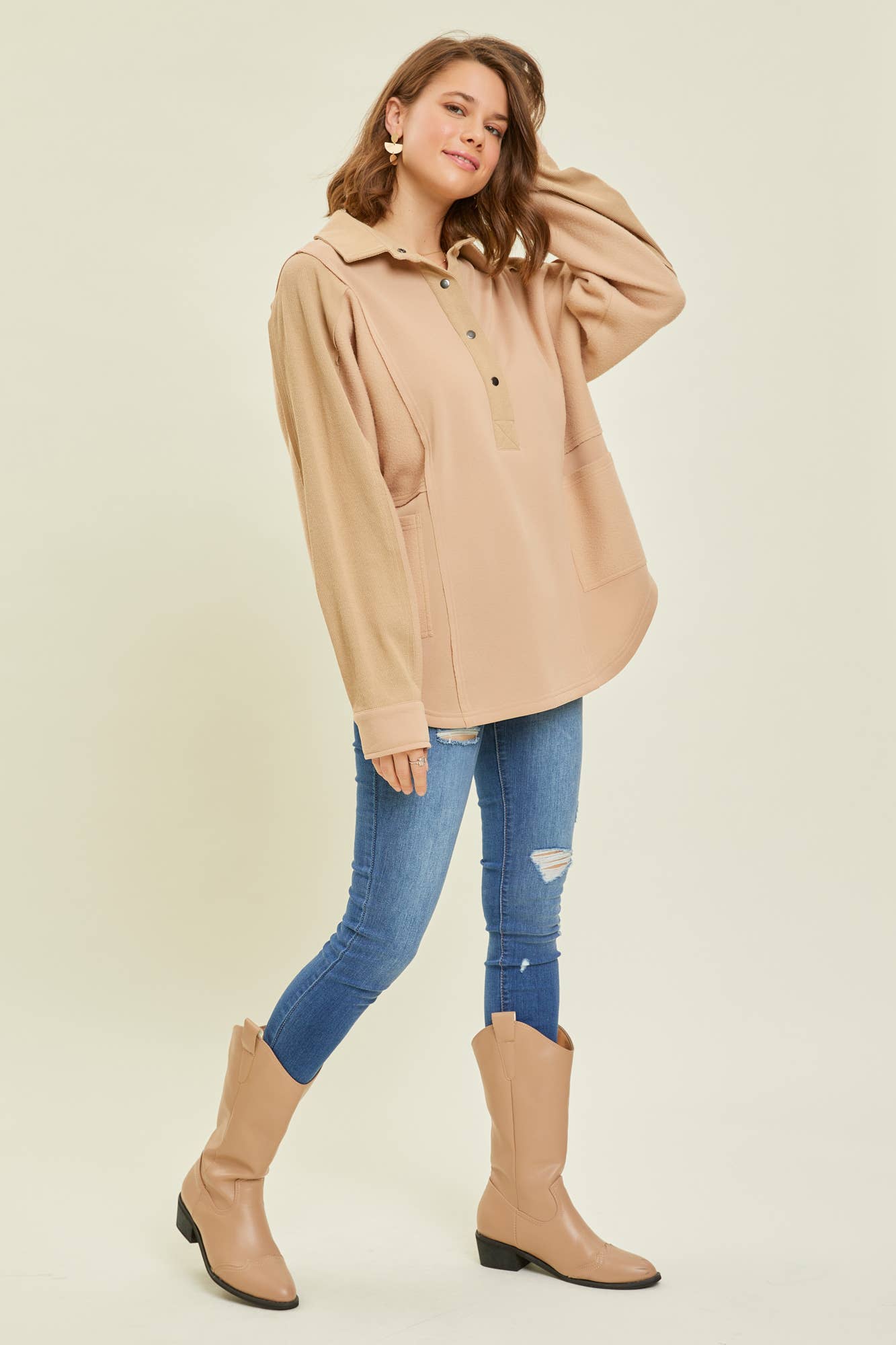 OVERSIZED FLEECE HENLEY PULLOVER: LATTE